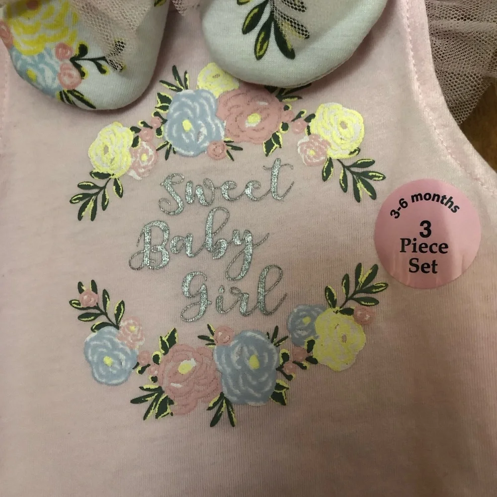 Sweet baby girl 3-6 months 3 piece floral  matching set